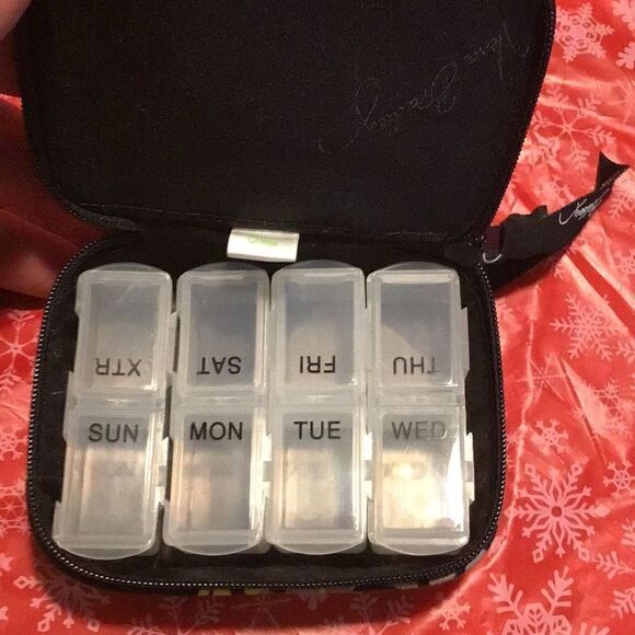 Daily medicine box by Vera Bradley - Picture 3 of 3